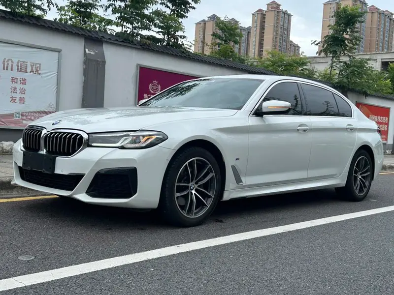 BMW 5-Series, 2022