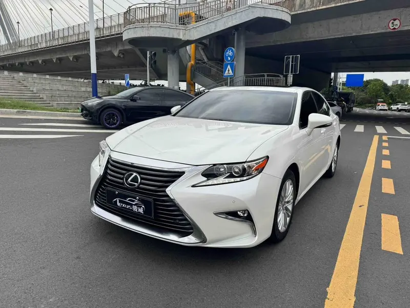 Lexus ES 200 Elite Edition, 2015 — фото 1