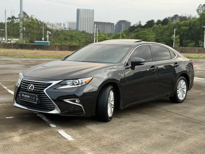Lexus ES 200 Elite Edition, 2015 — фото 1