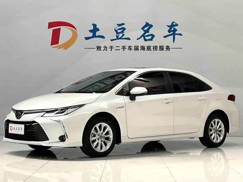 Toyota Corolla гибрид 1.8L E-CVT Флагман, 2021 — фото 1