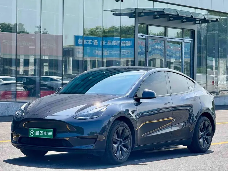 Tesla Model Y, 2024