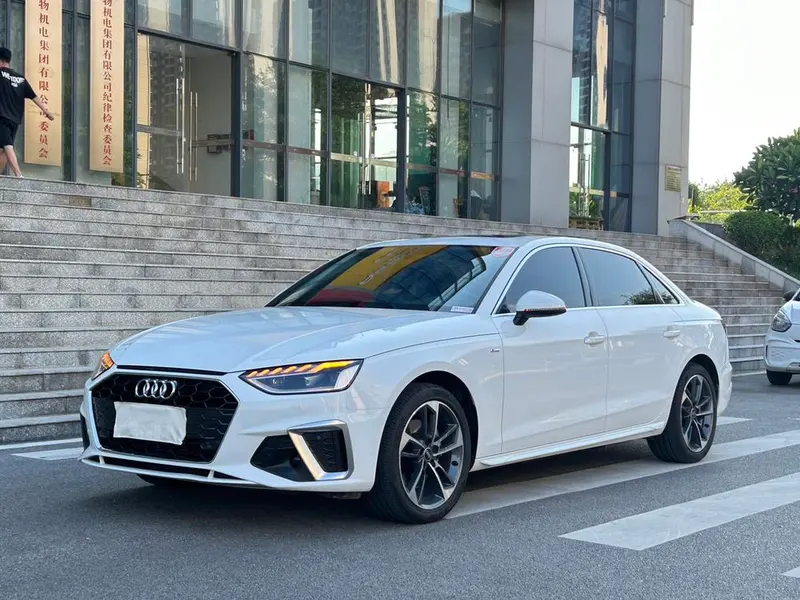 Audi A4L 40 TFSI Fashion Version, 2022 — фото 1