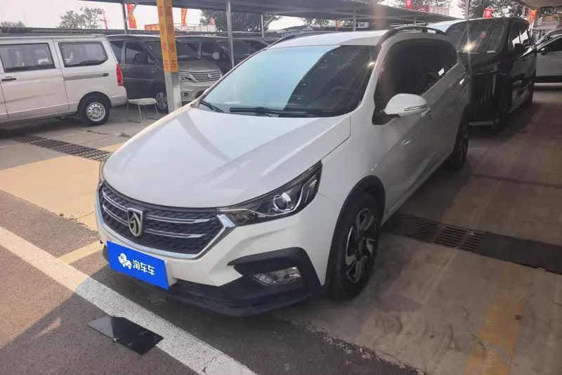 Baojun 310W 1.5L Auto Fashion Version CN5, 2018 — фото 1