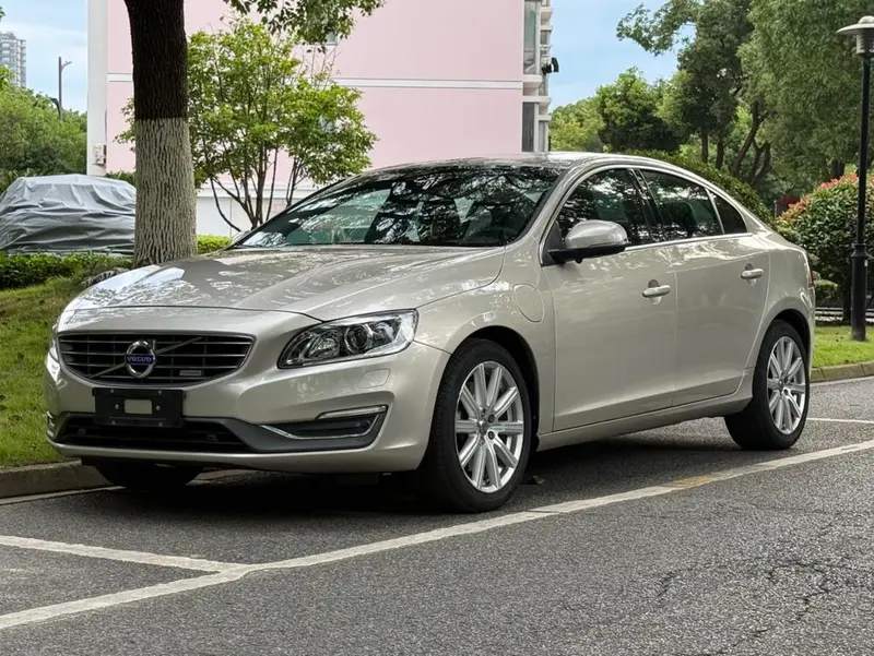 Volvo S60 PHEV, 2015