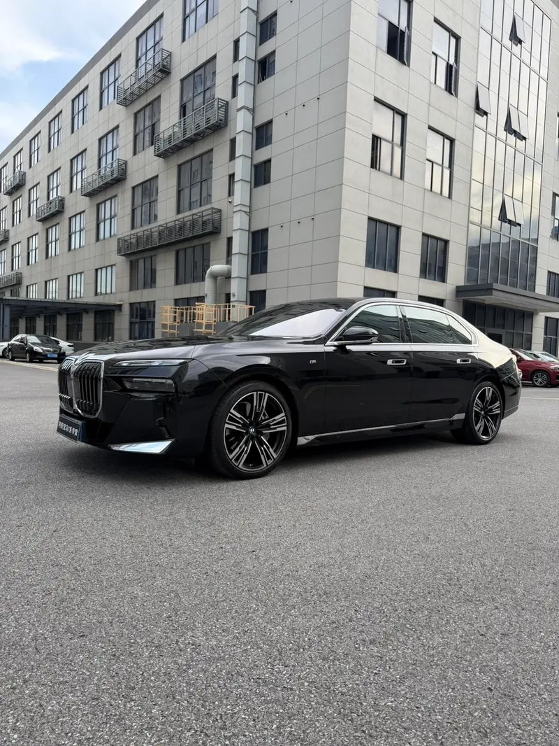 BMW 7-Series 740Li Prestige Version M Sport, 2023 — фото 1