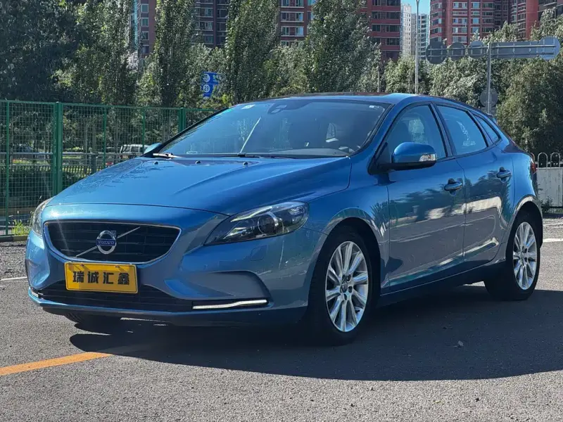 Volvo V40, 2015