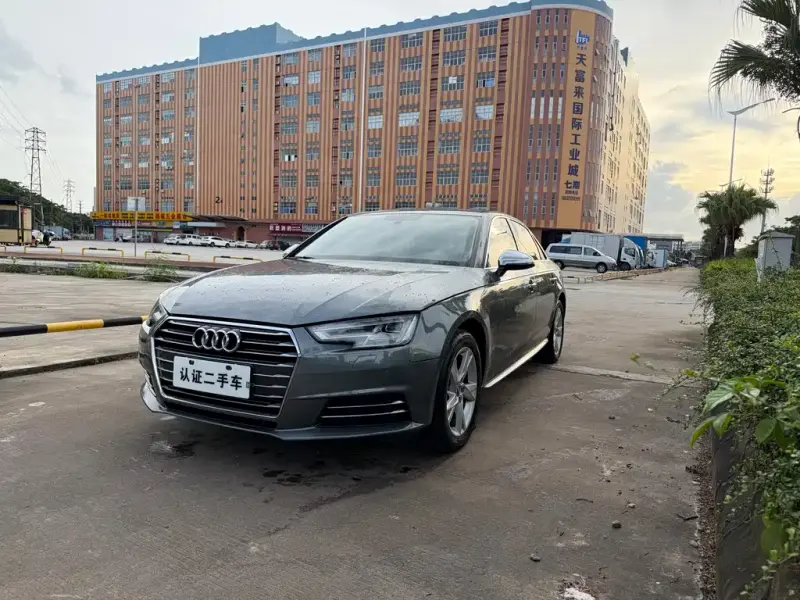 Audi A4L, 2018 — фото 1