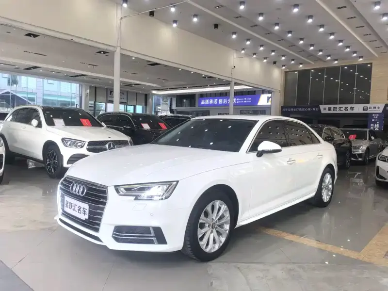 Audi A4L, 2019 — фото 1