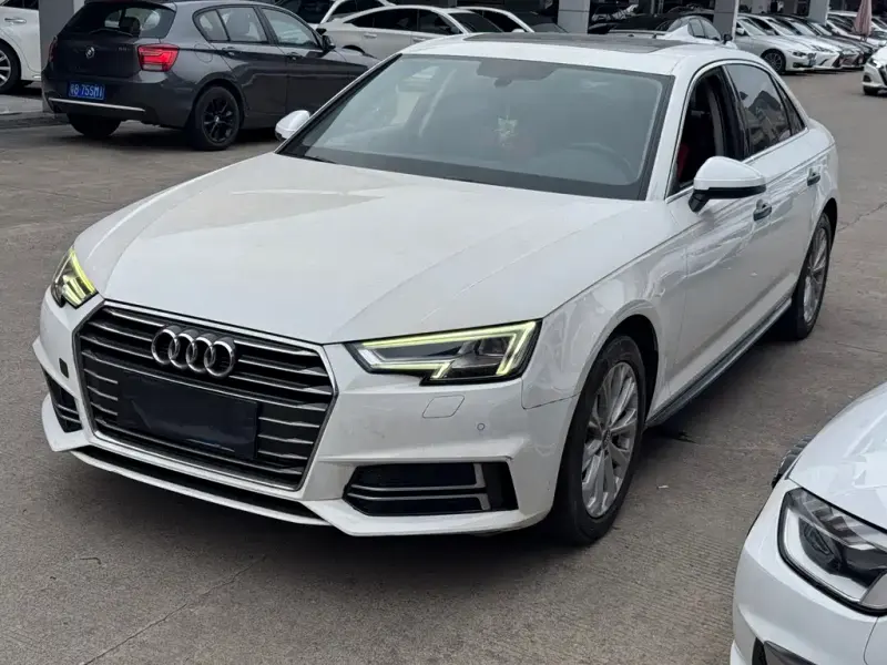 Audi A4L, 2019 — фото 1