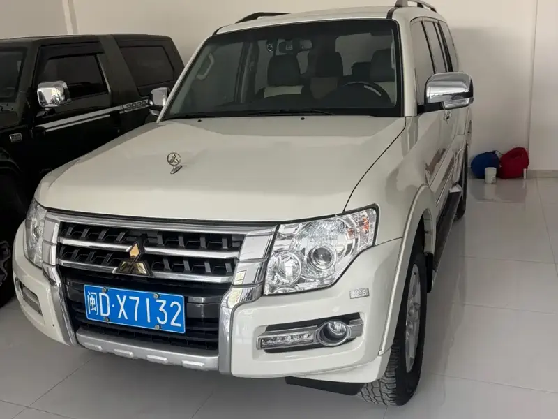 Mitsubishi Pajero (Import), 2020