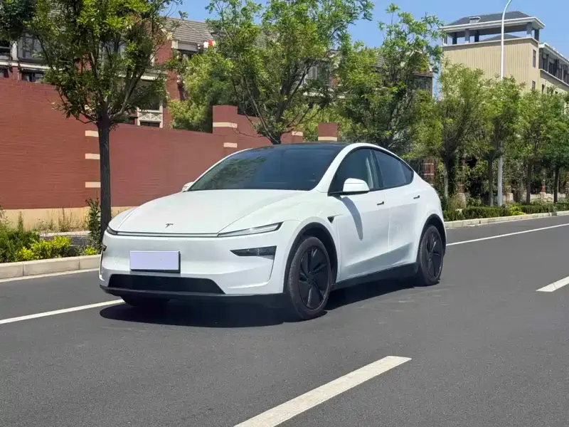 Tesla Model Y, 2025