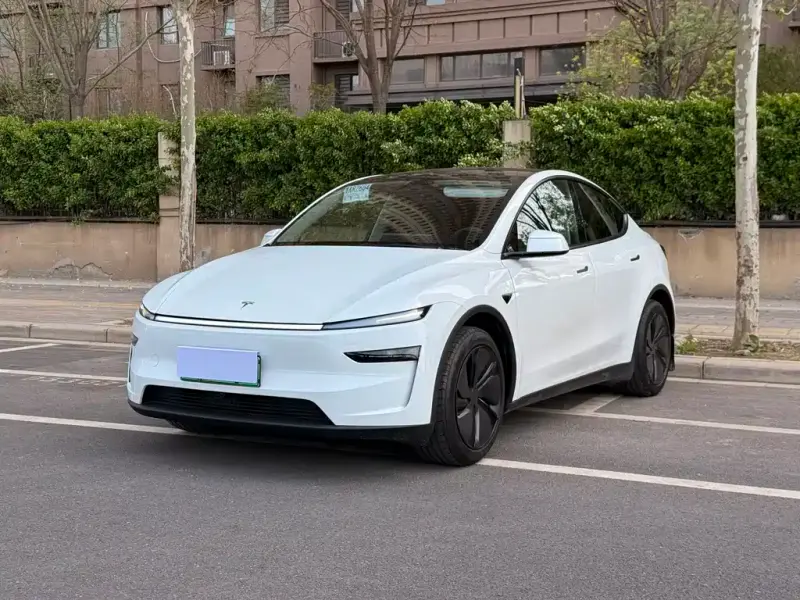 Tesla Model Y, 2025