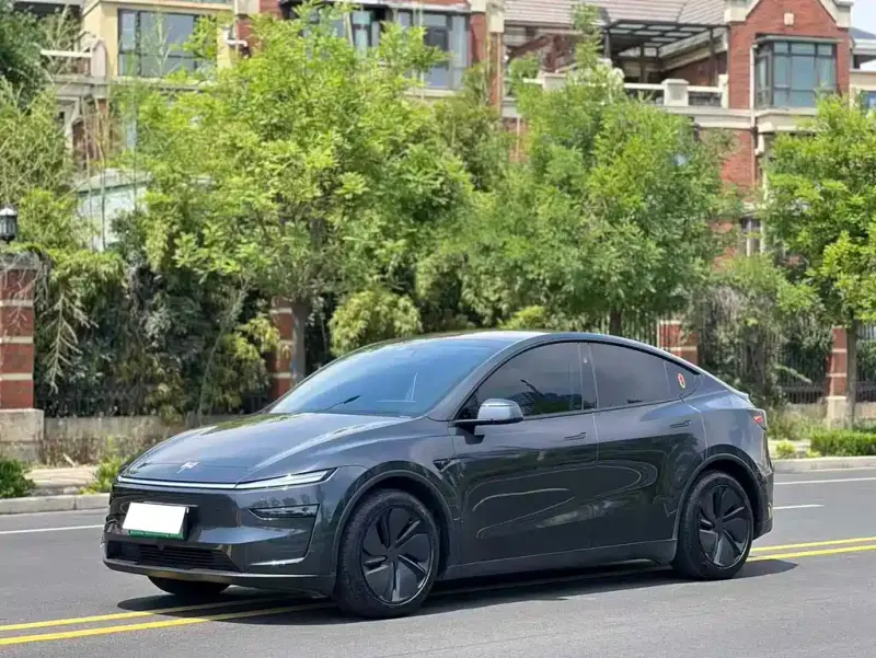 Tesla Model Y, 2025