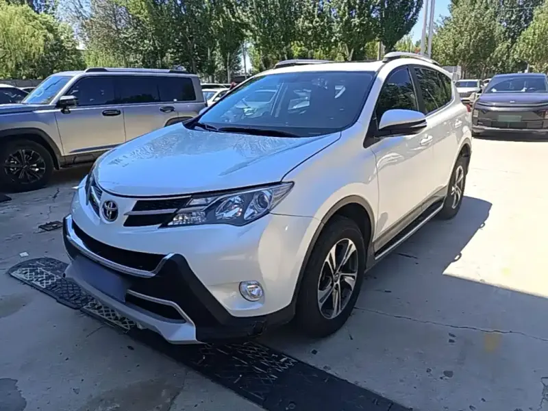 Toyota RAV4, 2015 — фото 1