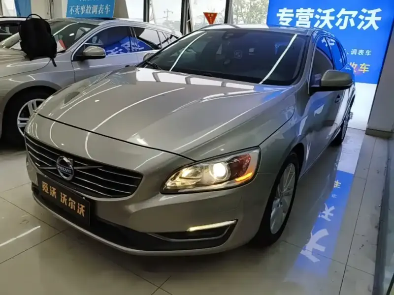 Volvo V60, 2015