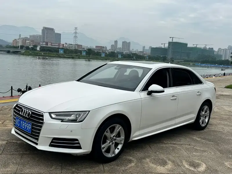 Audi A4L, 2018 — фото 1