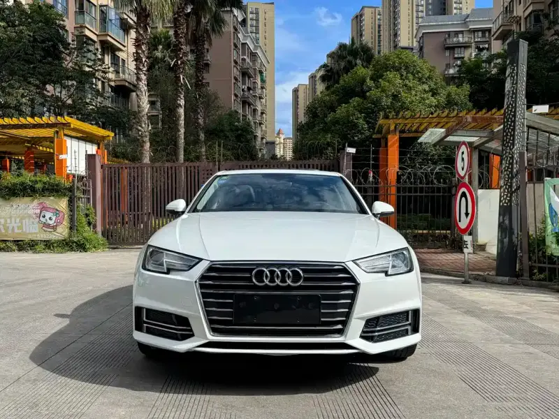 Audi A4L, 2019 — фото 1