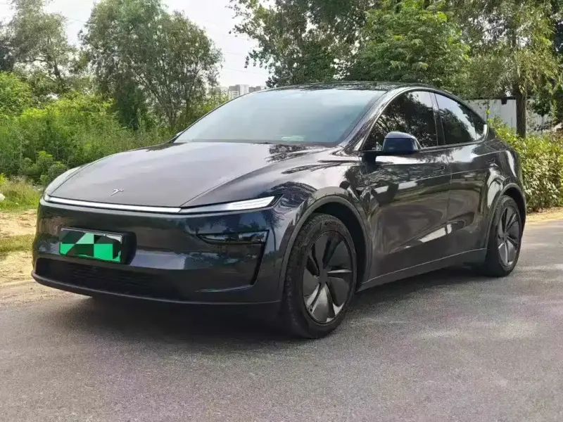Tesla Model Y, 2025