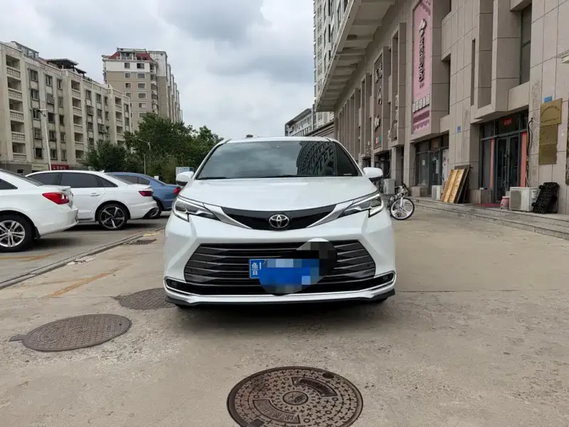 Toyota Sienna, 2025