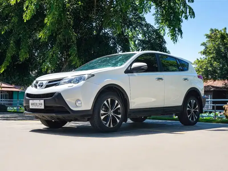 Toyota RAV4, 2015 — фото 1