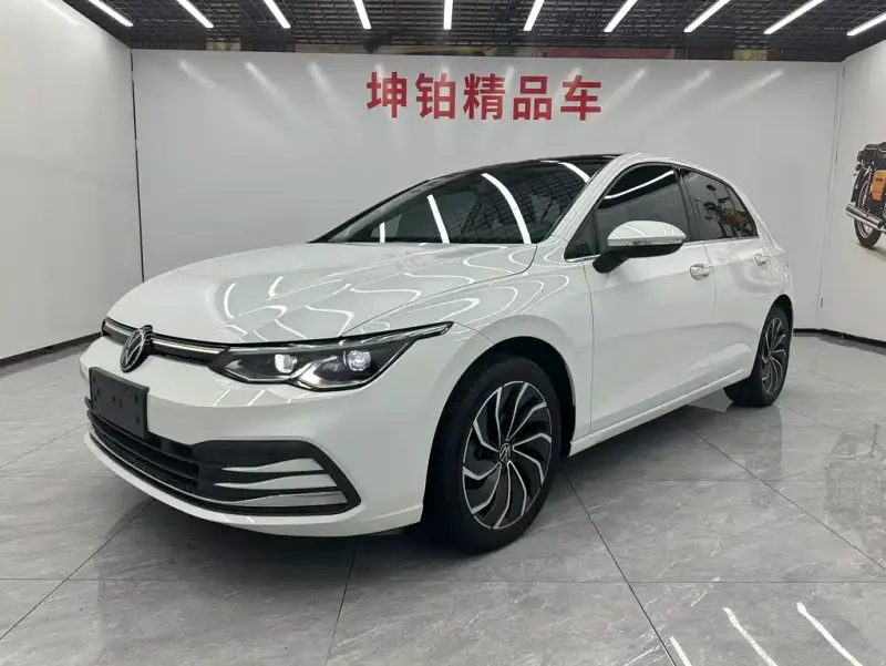 Volkswagen Golf, 2022