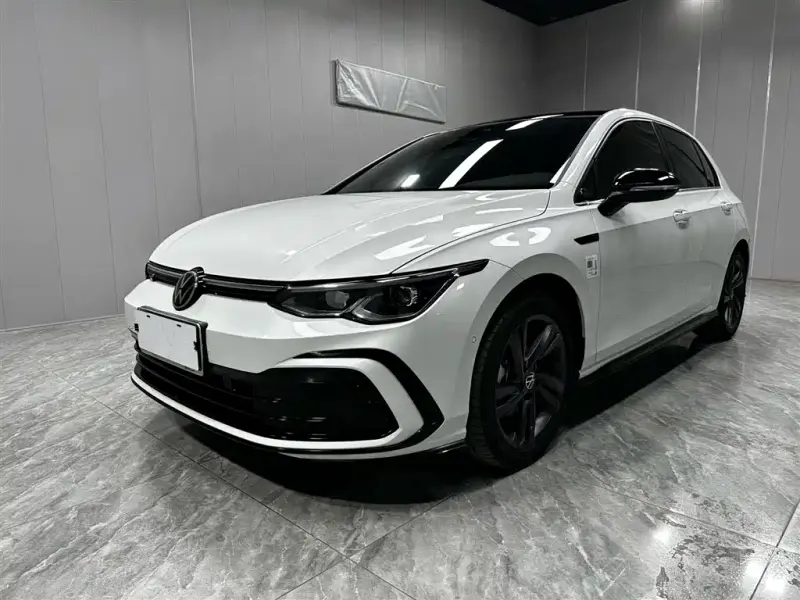 Volkswagen Golf, 2022