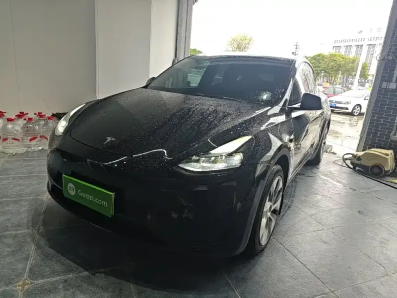 Tesla Model Y, 2023