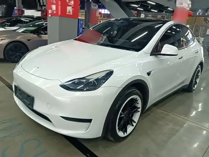 Tesla Model Y, 2024