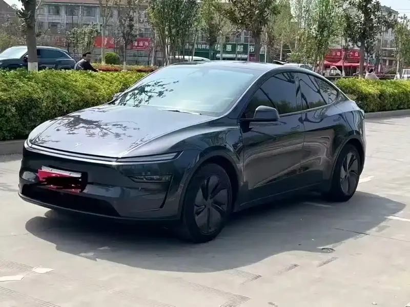 Tesla Model Y, 2025