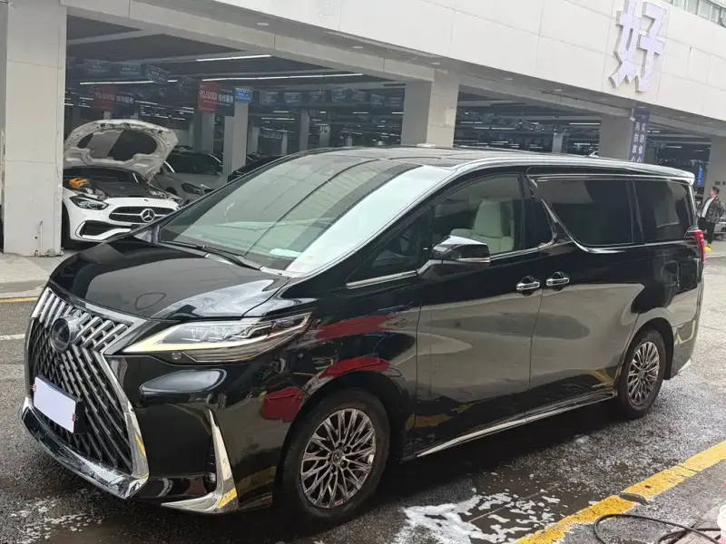 Lexus LM, 2022