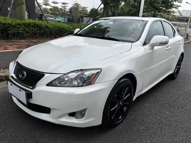 Lexus IS, 2010