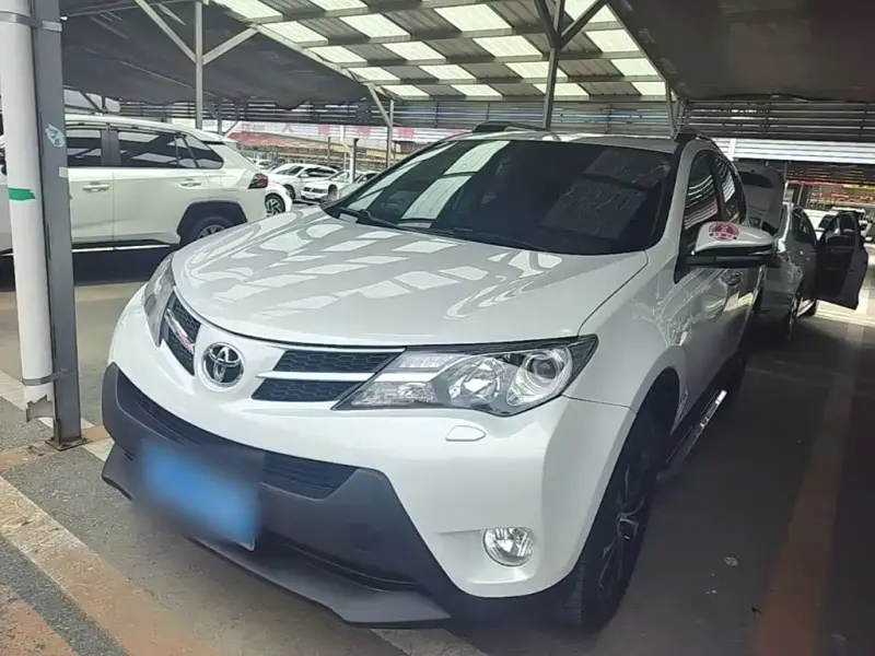 Toyota RAV4, 2015 — фото 1