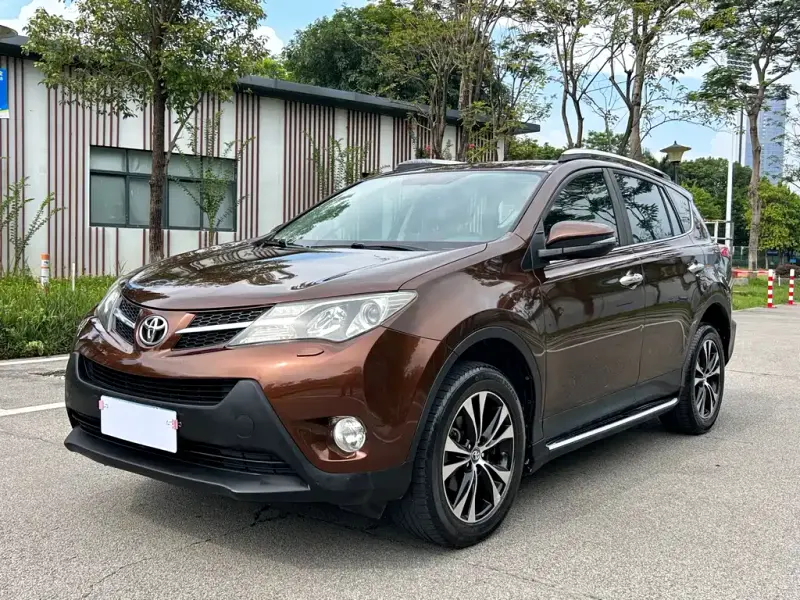 Toyota RAV4, 2015 — фото 1