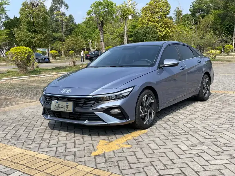 Hyundai Elantra, 2025