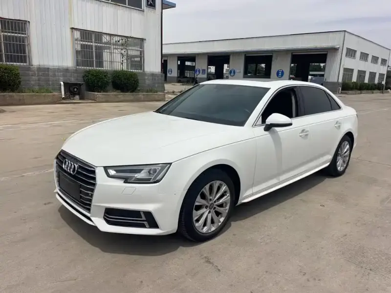 Audi A4L, 2019 — фото 1
