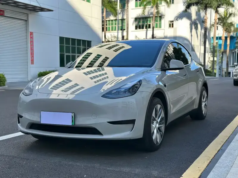 Tesla Model Y, 2023