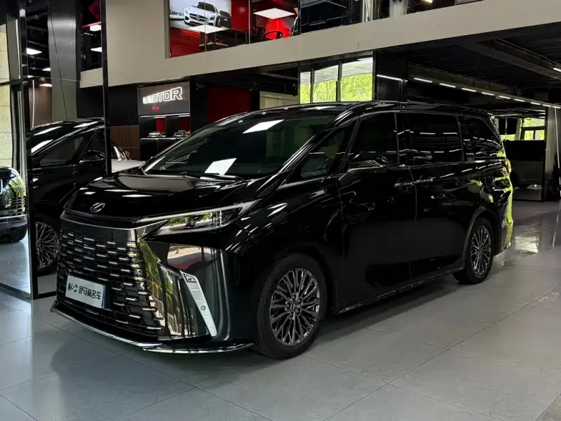 Lexus LM, 2024
