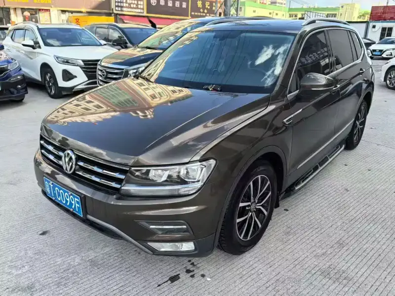 Volkswagen Tiguan L, 2018 — фото 1