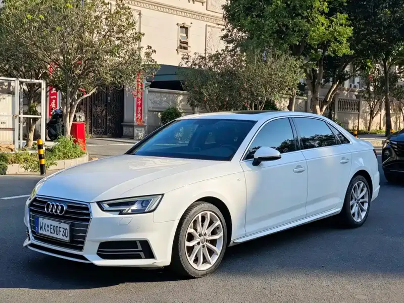 Audi A4L, 2018 — фото 1