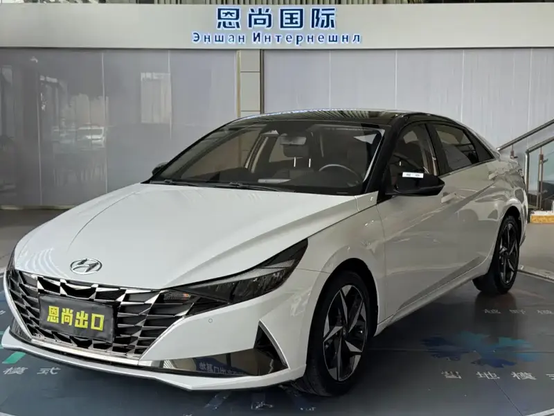 Hyundai Elantra, 2022