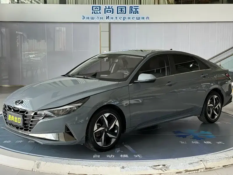 Hyundai Elantra, 2022