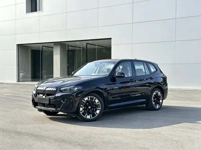 BMW iX3, 2023