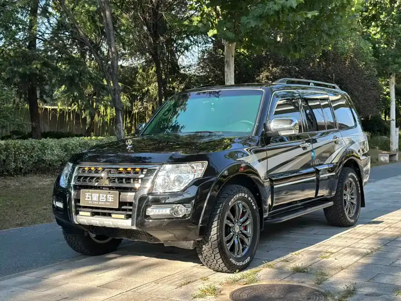 Mitsubishi Pajero (Import), 2019