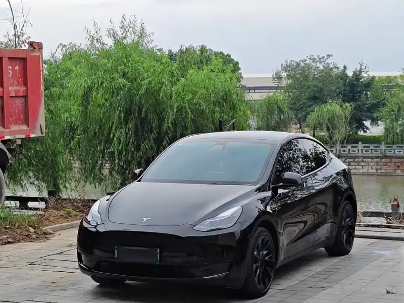 Tesla Model Y, 2023