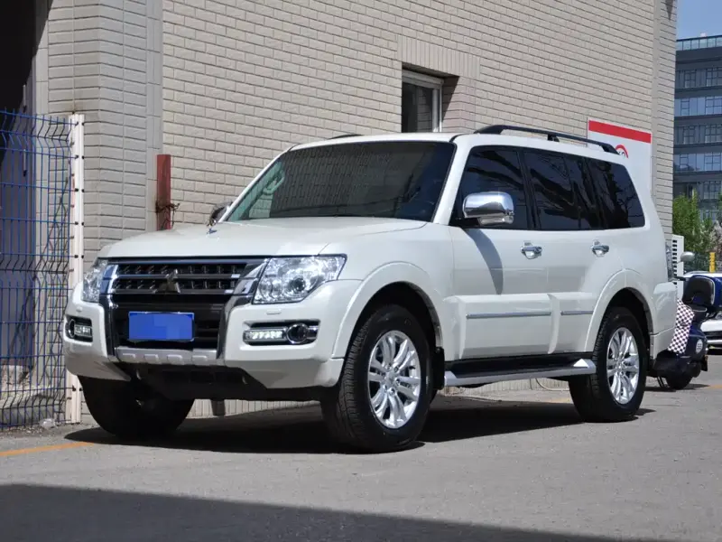 Mitsubishi Pajero (Import), 2020