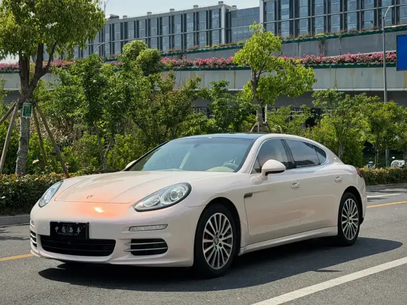 Porsche Panamera, 2015