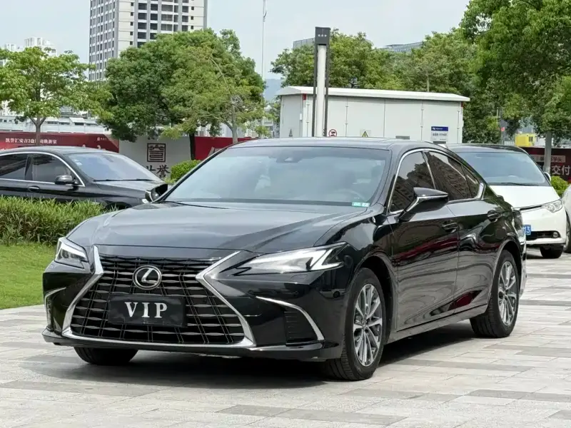Lexus ES, 2025