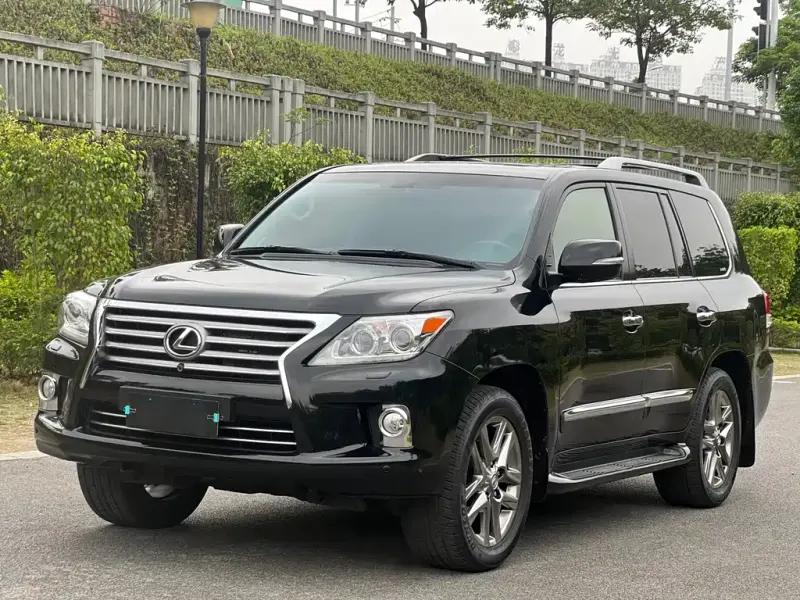 Lexus LX, 2013