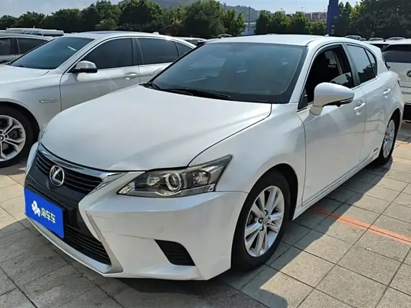 Lexus CT, 2014