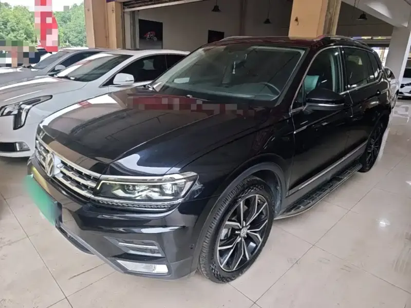 Volkswagen Tiguan L, 2018 — фото 1